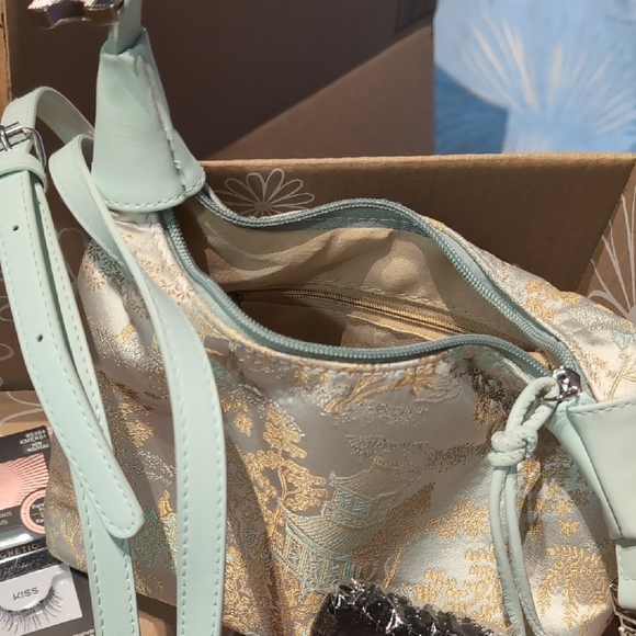 Mixed Package - Picture 3 of 10